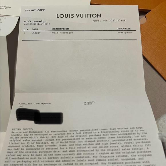 LV TRIO MESSENGER MENS. Good as Brand new. Comes with receipt and box. - Picture 7 of 7